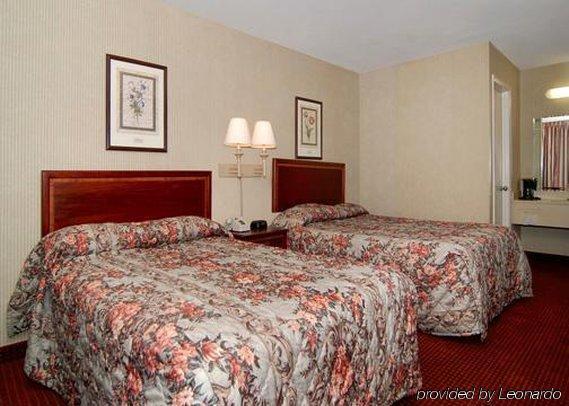 Econo Lodge Inn & Suites Matthews - Charlotte Room photo