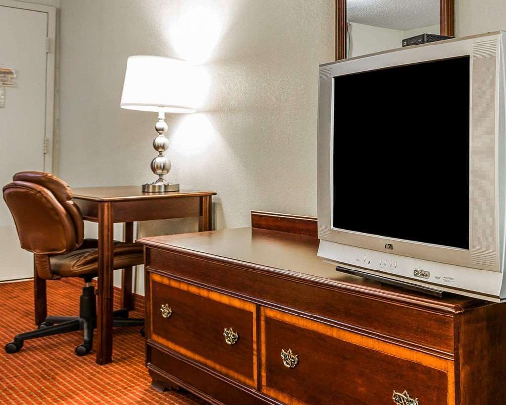Econo Lodge Inn & Suites Matthews - Charlotte Room photo