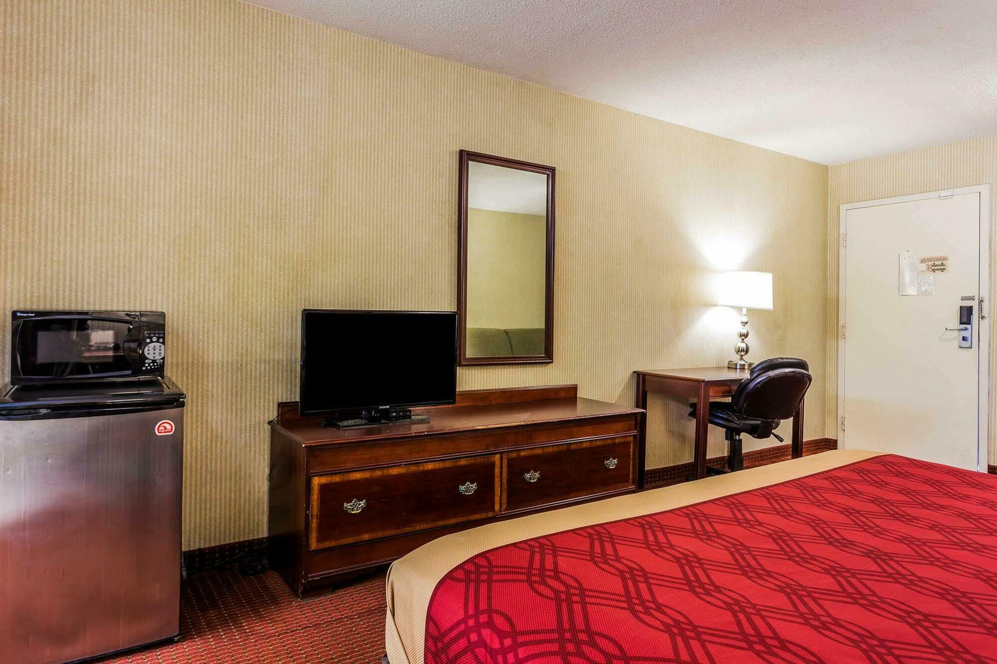 Econo Lodge Inn & Suites Matthews - Charlotte Exterior photo